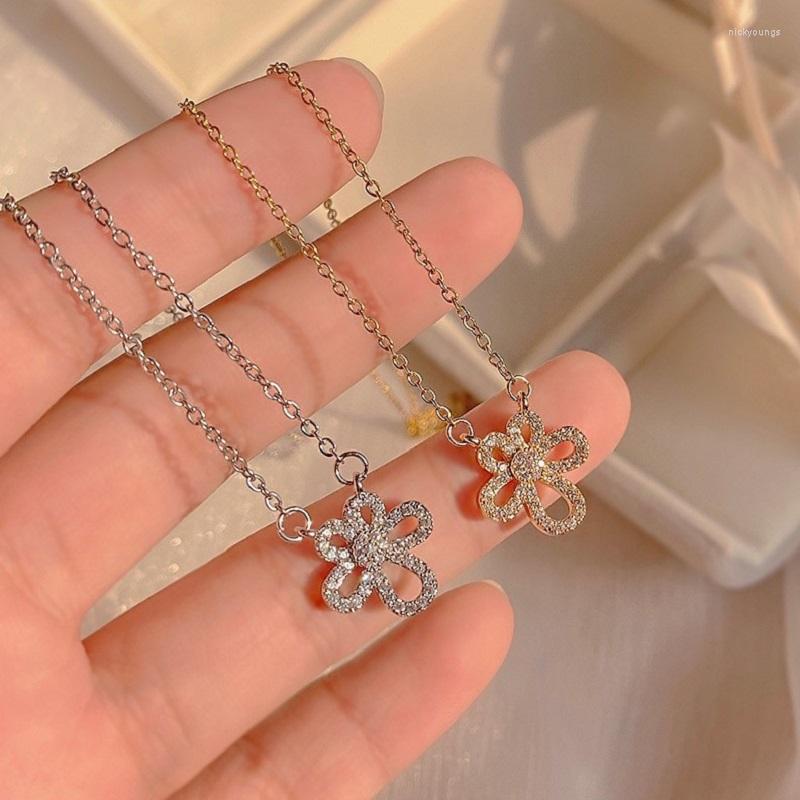 Chains Lovelink Korean Style Shiny Hollow Out Metal Flower Pendant Necklace For Women Transparent Zircon Short Choker Girls Jewelry
Chains Lovelink Korean Style Shiny Hollow Out Metal Flower Pendant Necklace For Women Transparent Zircon Short Choker Girls Jewelry