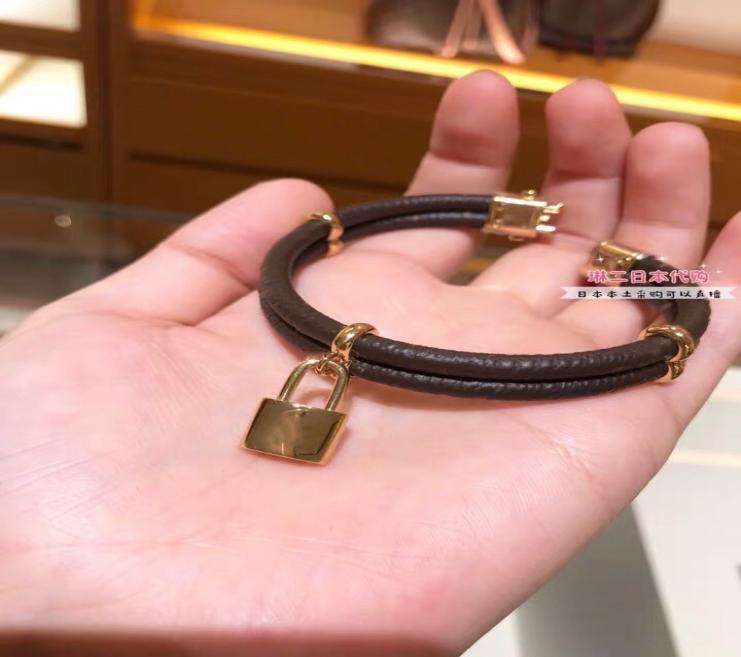 whole Stone Bangle Designer Love Bracelets rose gold for Women Men Screw Screwdriver Luxury Bracelet Couple Jewelry Woman With5106750
whole Stone Bangle Designer Love Bracelets rose gold for Women Men Screw Screwdriver Luxury Bracelet Couple Jewelry Woman With5106750