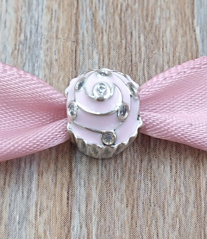 Andy Jewel Authentic 925 Sterling Silver Beads Sweet Cupcake Charm Fits European Pandora Style Jewelry Bracelets Necklace 7918916662783
Andy Jewel Authentic 925 Sterling Silver Beads Sweet Cupcake Charm Fits European Pandora Style Jewelry Bracelets Necklace 7918916662783