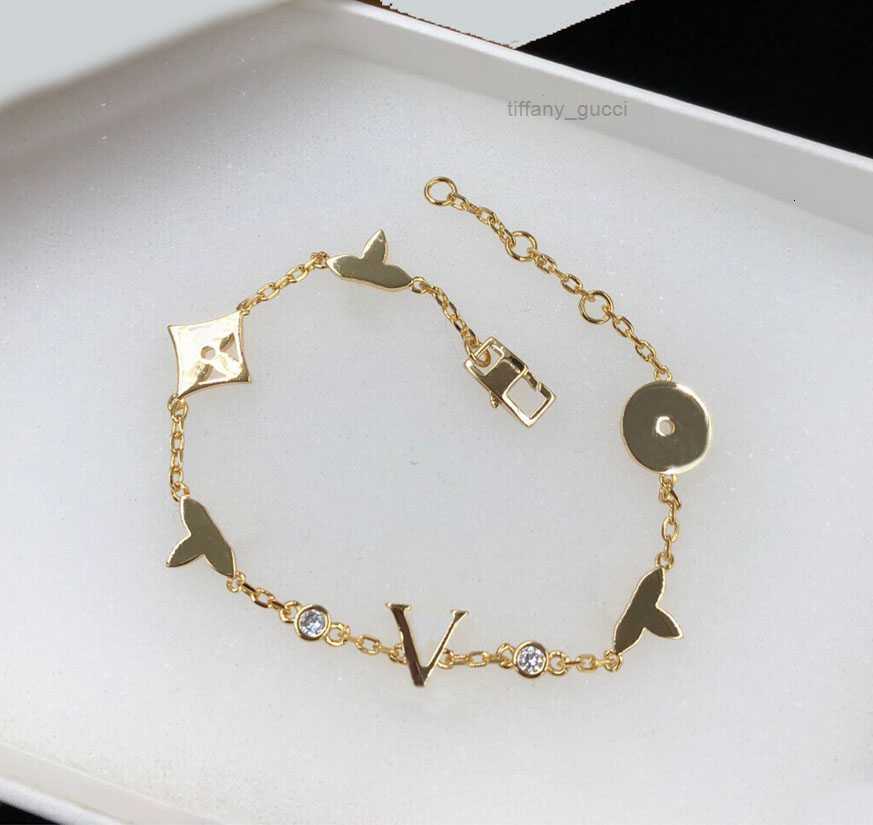 Fashion Bracelets Women Bangle Wristband Cuff Chain Designer Letter Jewelry Crystal 18K Gold Plated Stainless steel Wedding Lovers Gift
Fashion Bracelets Women Bangle Wristband Cuff Chain Designer Letter Jewelry Crystal 18K Gold Plated Stainless steel Wedding Lovers Gift