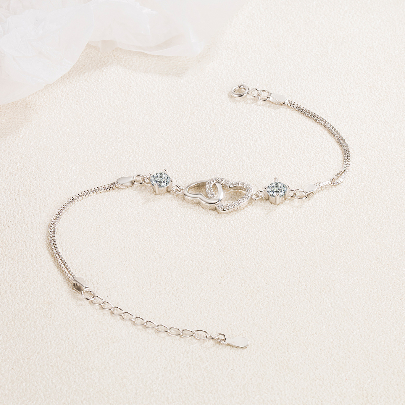 S925 Sterling silver love bracelet female heart-shaped couple inlaid with diamond heart-to-heart snake bone chain Korean niche jewelry set
S925 Sterling silver love bracelet female heart-shaped couple inlaid with diamond heart-to-heart snake bone chain Korean niche jewelry set