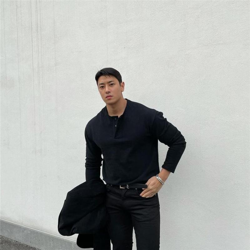 Men's T Shirts 2023 Autumn Cotton Fitness Men Sportswear Jogger Brand T-shirt Sleeves Pure Color Button Down Long Sleeve Top, Black
Men's T Shirts 2023 Autumn Cotton Fitness Men Sportswear Jogger Brand T-shirt Sleeves Pure Color Button Down Long Sleeve Top, Black