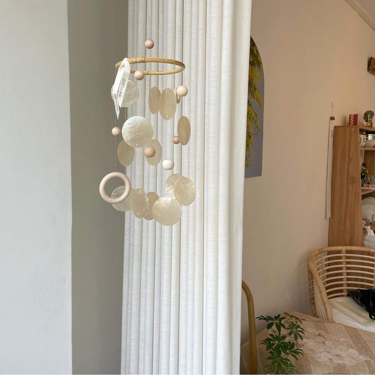 Wall Decor Children's Pendant Toy INS Style Natural Shell Pendant Wooden Beads Ring Wind Chimes Simple Wall Ornaments Homestay Soft Props 230317