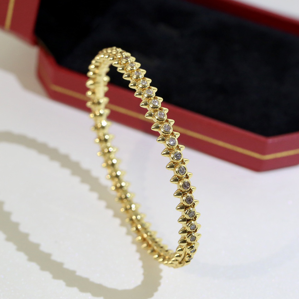 clash bangle for woman designer Bracelet diamond for man Gold plated 18K T0P quality highest counter quality luxury fashion jewelry classic style exquisite gift 002
clash bangle for woman designer Bracelet diamond for man Gold plated 18K T0P quality highest counter quality luxury fashion jewelry classic style exquisite gift 002