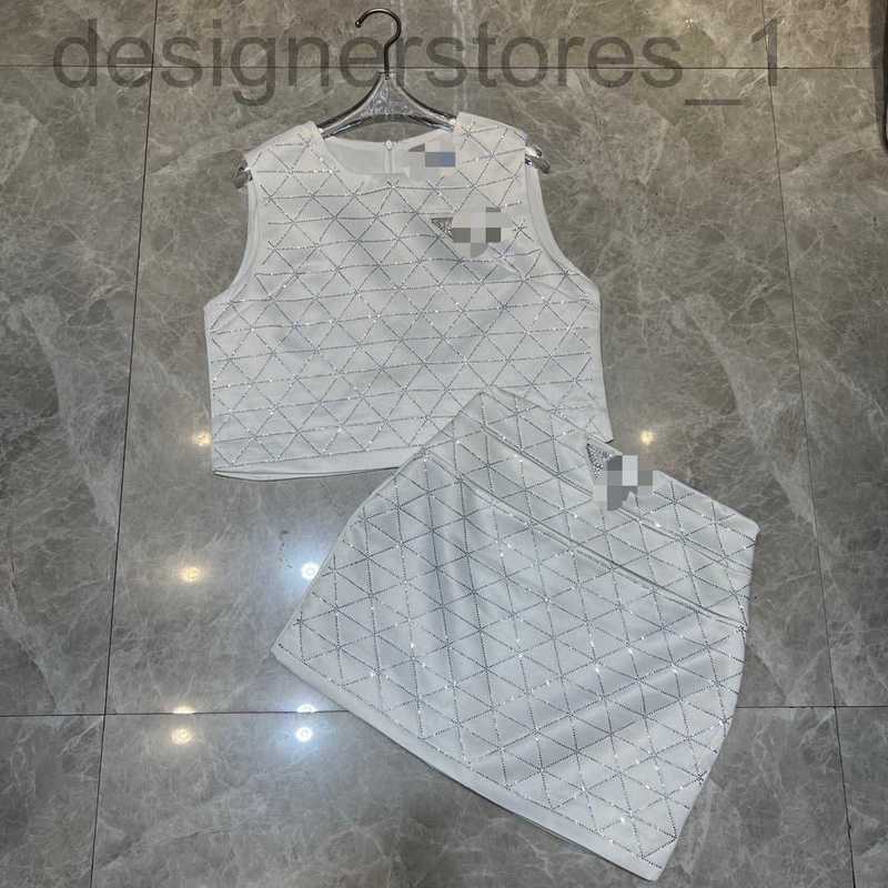 Two Piece Dress Designer spring and summer new hot diamond sleeveless skirt suit front middle decoration EUK1, Black6
Two Piece Dress Designer spring and summer new hot diamond sleeveless skirt suit front middle decoration EUK1, Black6