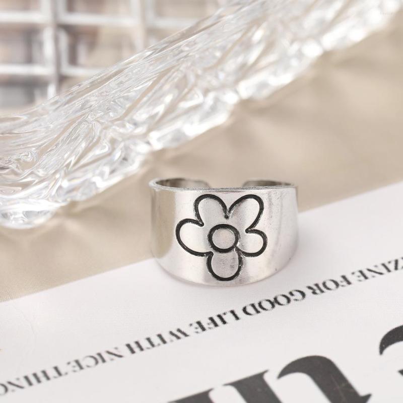Wedding Rings Female Vintage Simple Little Daisy Finger Retro Plum Flower Open Cute Chunky For Women Gift Jewelry Accessories
Wedding Rings Female Vintage Simple Little Daisy Finger Retro Plum Flower Open Cute Chunky For Women Gift Jewelry Accessories