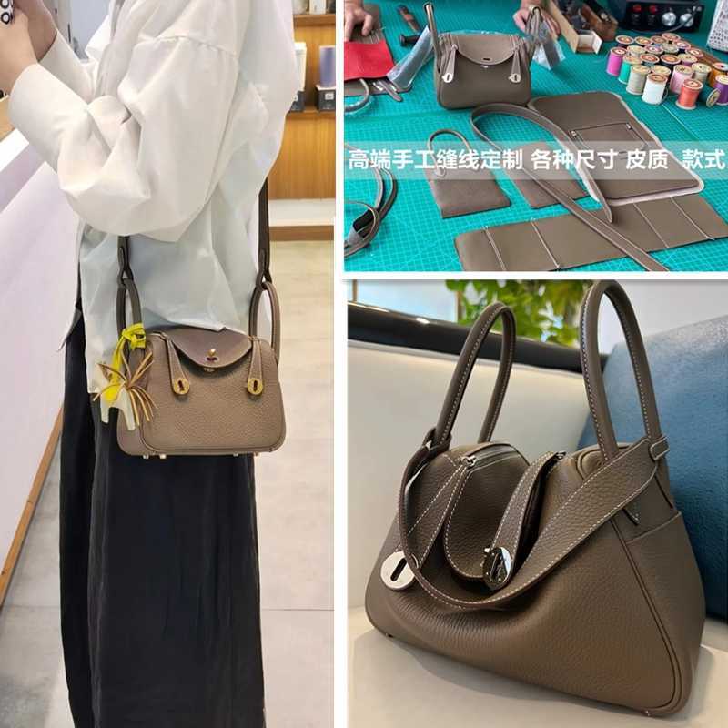Lindys women's handbag H ermes High-end bag hand sewn wax thread mini doctor bag lindytc skin 26 30, Gold brown mini 19cm gold buckle
Lindys women's handbag H ermes High-end bag hand sewn wax thread mini doctor bag lindytc skin 26 30, Gold brown mini 19cm gold buckle