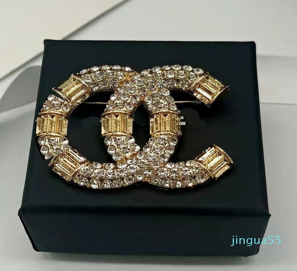 Design Diamond Brooch Women Crystal Rhinestone Simple Letters Brooches Suit Pin Fashion Jewelry Clothing Decoration7071043
Design Diamond Brooch Women Crystal Rhinestone Simple Letters Brooches Suit Pin Fashion Jewelry Clothing Decoration7071043