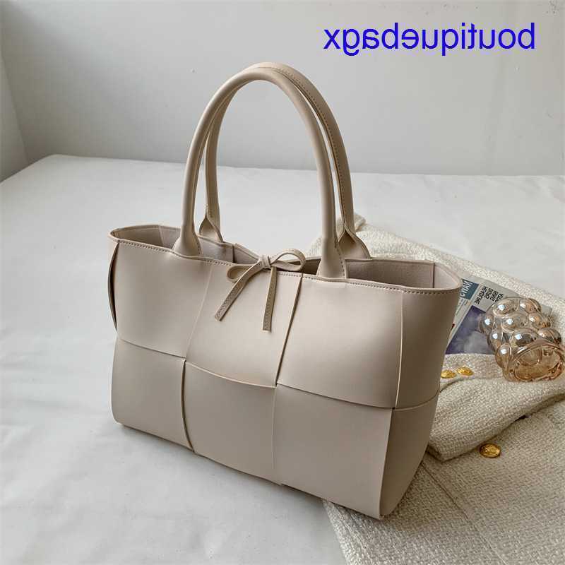 Luxury Bottegss Venetss Arco Evening Bags online store for women with superior air feeling and Handbag small number of designs Wov With logo CGVF, Sky blue
Luxury Bottegss Venetss Arco Evening Bags online store for women with superior air feeling and Handbag small number of designs Wov With logo CGVF, Sky blue