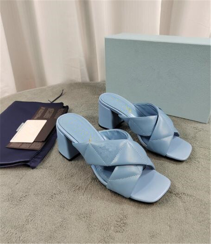 2023 latest ladies sandals with flat bottom and round head and square leather soles with formal dress, leisure banquet, beach home, light and comfortable, 35-41 boxes.
2023 latest ladies sandals with flat bottom and round head and square leather soles with formal dress, leisure banquet, beach home, light and comfortable, 35-41 boxes.