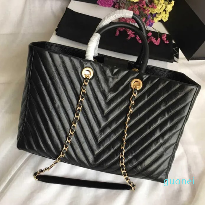 Designers new style Large shoulder bags Imported palm print Gold metal fittings The inner cloth bag is equipped with layer fashion Handbag, Red
Designers new style Large shoulder bags Imported palm print Gold metal fittings The inner cloth bag is equipped with layer fashion Handbag, Red