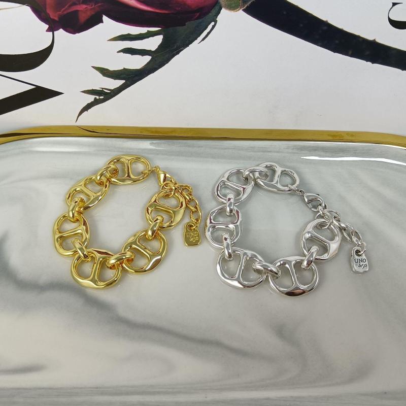 Charm Bracelets Yisheng Alloy Bead Bracelet Silver Clasp Fashion With Logo Wholesale 2023 European Gift
Charm Bracelets Yisheng Alloy Bead Bracelet Silver Clasp Fashion With Logo Wholesale 2023 European Gift