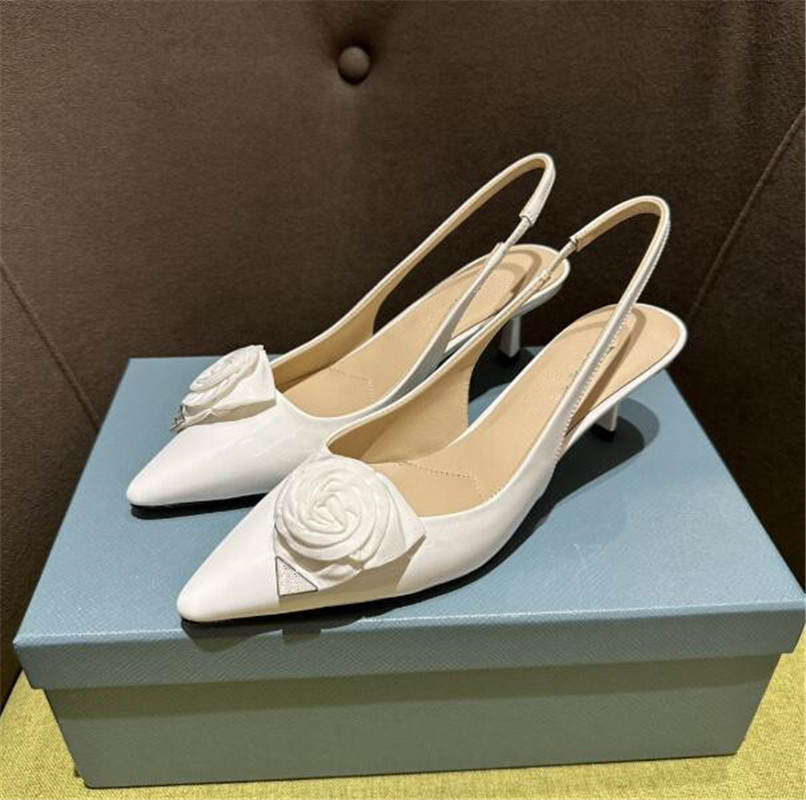 2023 Latest ladies sandals with pointed toes with flowers, back straps, buckles, formal dresses, casual banquets, fashionable stilettos, size 35-42 4cm with box.
2023 Latest ladies sandals with pointed toes with flowers, back straps, buckles, formal dresses, casual banquets, fashionable stilettos, size 35-42 4cm with box.