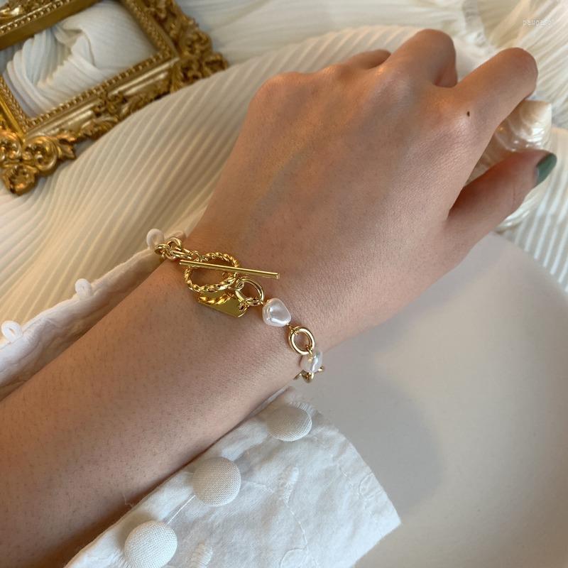 Charm Bracelets Minar Vintage Natural Pearl Bracelet For Women Handmade Fashion Queen Portrait Toggle Clasp Chunky Chain Jewelry
Charm Bracelets Minar Vintage Natural Pearl Bracelet For Women Handmade Fashion Queen Portrait Toggle Clasp Chunky Chain Jewelry