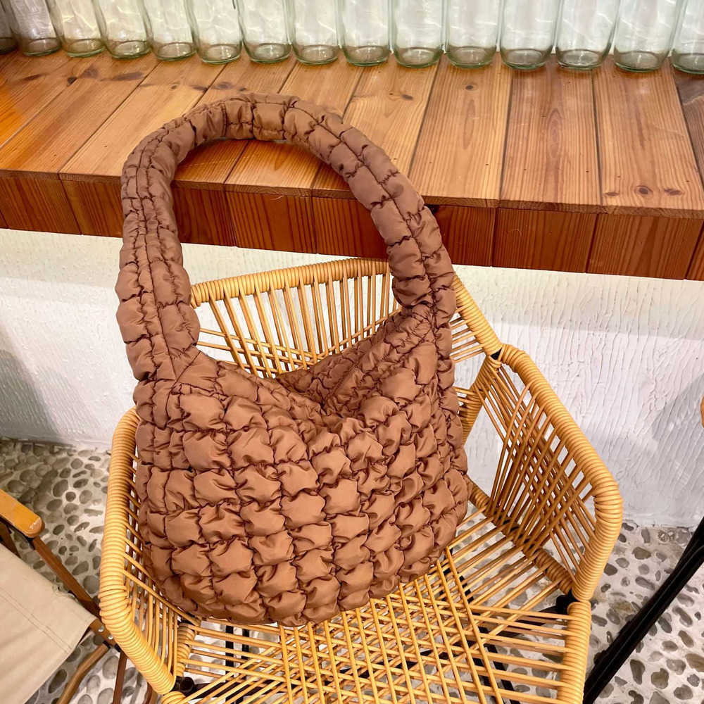 Winter Space Cotton Bag For Women Plaid Pattern Handbag Female Large Capacity Tote Bags Feather Padded Travel 230304, Black
Winter Space Cotton Bag For Women Plaid Pattern Handbag Female Large Capacity Tote Bags Feather Padded Travel 230304, Black