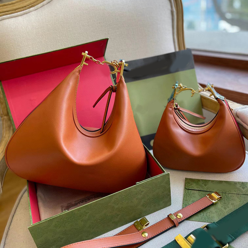 Stunning Luxurys Designers Shoulder Bags Armpit Underarm Saddle Handbag Messenger Women Totes Fashion Handbags Classic Crossbody Clutch Purse Wallet Feather, Color 6-22cm-with logo
Stunning Luxurys Designers Shoulder Bags Armpit Underarm Saddle Handbag Messenger Women Totes Fashion Handbags Classic Crossbody Clutch Purse Wallet Feather, Color 6-22cm-with logo