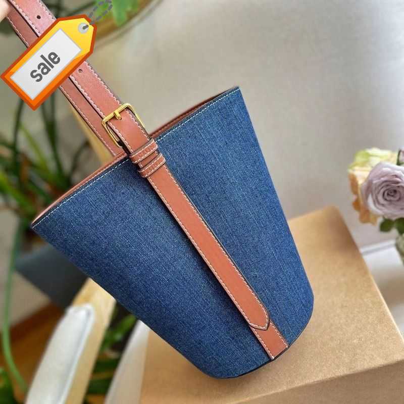 Luxurys Brand Designer Handbags Single Shoulder Bags Cross-body Bag Tote 2023 Women's New Fashion All-in-one Texture Large Capacity Bucket Bag Factory Direct Sales, Black
Luxurys Brand Designer Handbags Single Shoulder Bags Cross-body Bag Tote 2023 Women's New Fashion All-in-one Texture Large Capacity Bucket Bag Factory Direct Sales, Black