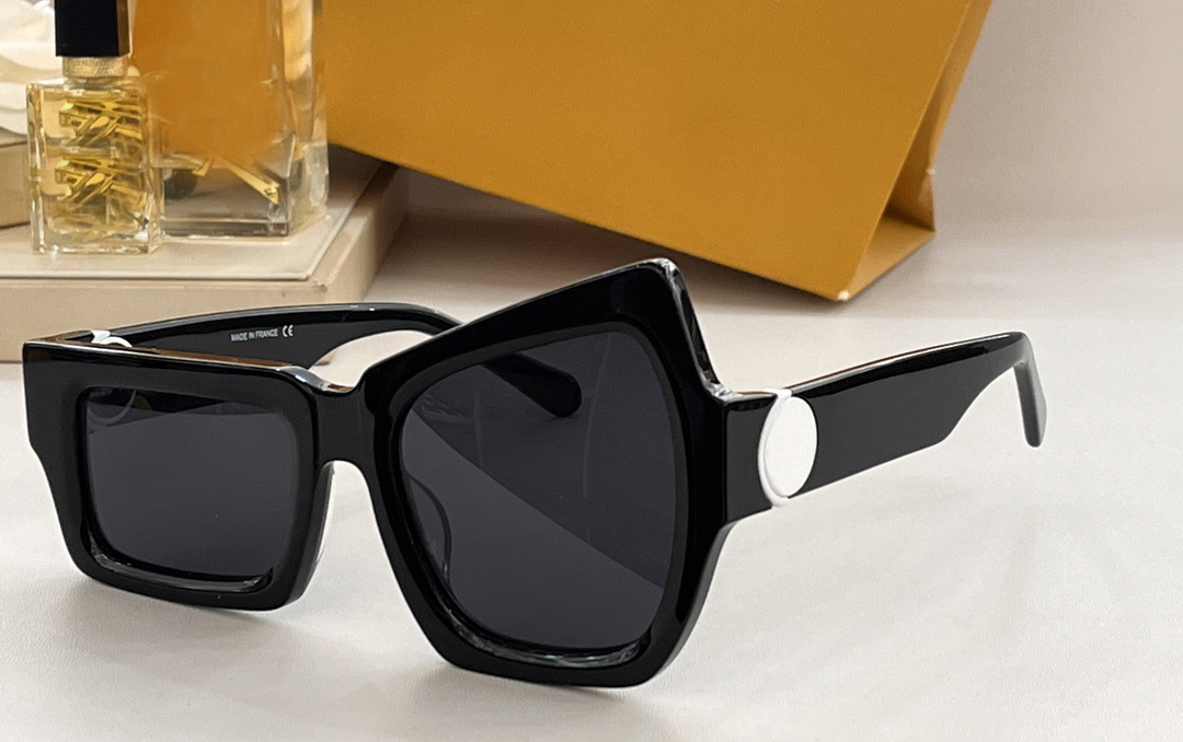 Black Grey Designer Sunglasses for Women Men Fashion Sun Glasses Shades UV400 Protection Eyewear with Box
Black Grey Designer Sunglasses for Women Men Fashion Sun Glasses Shades UV400 Protection Eyewear with Box