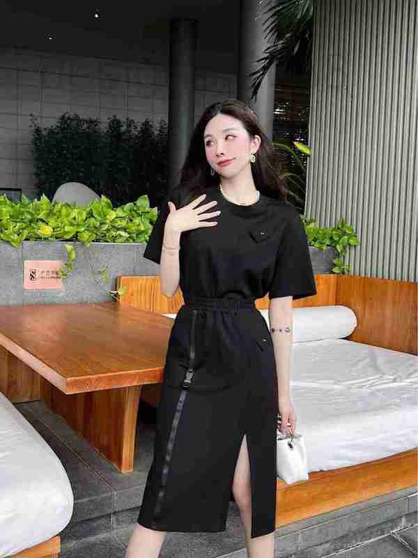 Two Piece Dress designer Inverted Triangle Print Casual Set 23 Summer New Round Neck Short Top with Split Skirt for Women 98BR, White4
Two Piece Dress designer Inverted Triangle Print Casual Set 23 Summer New Round Neck Short Top with Split Skirt for Women 98BR, White4