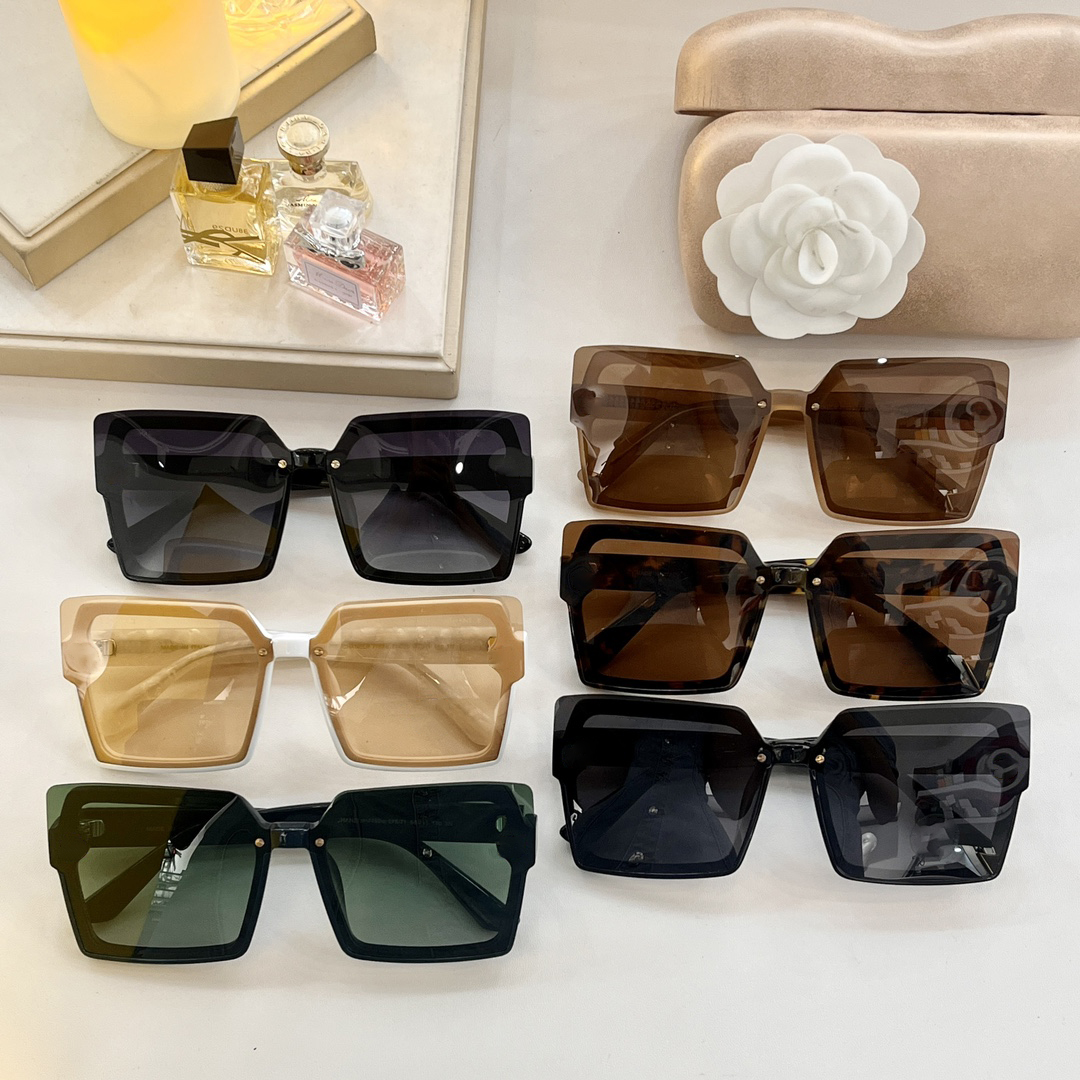Men Sunglasses For Women Latest Selling Fashion Sun Glasses Mens Sunglass Gafas De Sol Glass UV400 Lens With Random Matching Box 7752
Men Sunglasses For Women Latest Selling Fashion Sun Glasses Mens Sunglass Gafas De Sol Glass UV400 Lens With Random Matching Box 7752