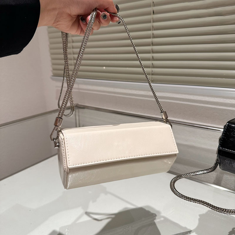 Womens Vintage Hexagon Bags Calfskin Leather Silver Metal Hardware Chain Strap Crossbody Shoulder Handbags Large Capacity Designer Purse Suitcase 20x10cm, Box
Womens Vintage Hexagon Bags Calfskin Leather Silver Metal Hardware Chain Strap Crossbody Shoulder Handbags Large Capacity Designer Purse Suitcase 20x10cm, Box