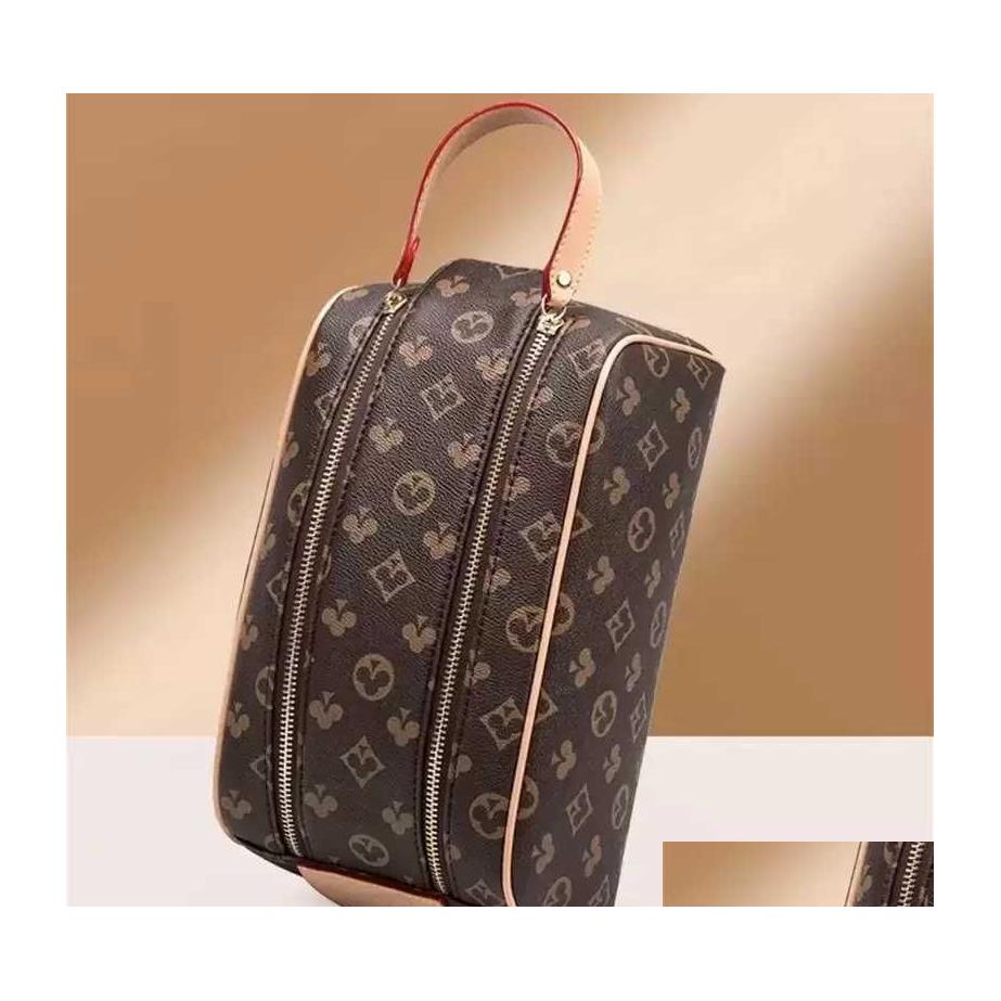 Cosmetic Bags Cases 2023 Men Travelling Toilet Bag Designer Women Wash Large Capacity Makeup Toiletry Pouch Lady Woman Drop Delive Dh7Cs, With dust bags
Cosmetic Bags Cases 2023 Men Travelling Toilet Bag Designer Women Wash Large Capacity Makeup Toiletry Pouch Lady Woman Drop Delive Dh7Cs, With dust bags