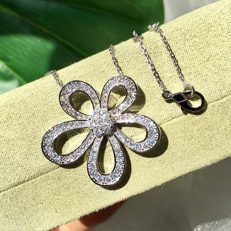 Chains High Quality Cute Style CZ Diamond Large Flower Necklace For Women Fashion Jewelry
Chains High Quality Cute Style CZ Diamond Large Flower Necklace For Women Fashion Jewelry