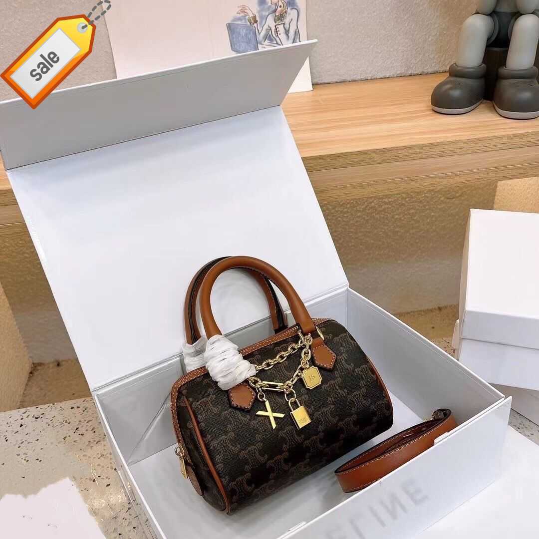 Luxurys Brand Designer Handbags Shoulder Bag Crossbody Bag Tote New Fashion Texture Boston Women's Fashion Shoulders Messenger Bag Gift Box Factory Direct Sales, Cover 16 cm
Luxurys Brand Designer Handbags Shoulder Bag Crossbody Bag Tote New Fashion Texture Boston Women's Fashion Shoulders Messenger Bag Gift Box Factory Direct Sales, Cover 16 cm