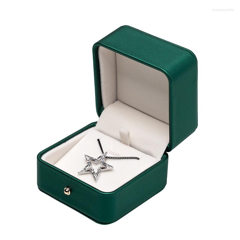 Jewelry Pouches Green Simple Flat Fillet Pu Leather Brushed Golden Lock Ring Necklace Gift Box For Girl Women Fashion Accessories
Jewelry Pouches Green Simple Flat Fillet Pu Leather Brushed Golden Lock Ring Necklace Gift Box For Girl Women Fashion Accessories