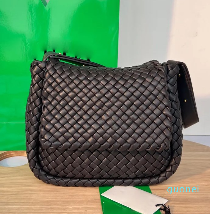 Weave Shoulder Bags Women Cobble Handbag Purse Built-In Zipper Pouch Genuine Leather Intrecciato Shopping Purses Large Capacity Hollow-Out Composite
Weave Shoulder Bags Women Cobble Handbag Purse Built-In Zipper Pouch Genuine Leather Intrecciato Shopping Purses Large Capacity Hollow-Out Composite