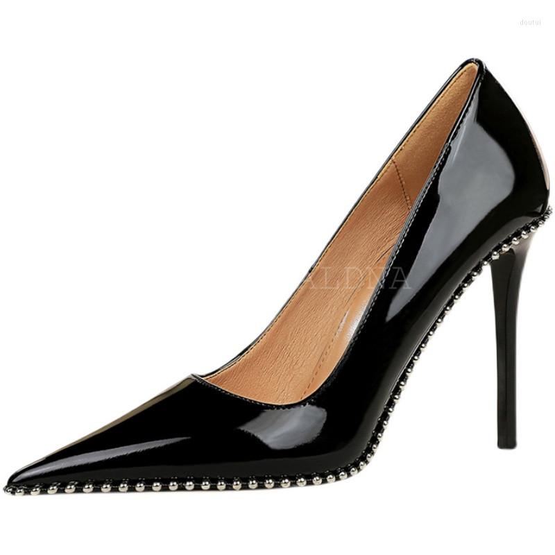 Dress Shoes Women Metal Bead Pointed Toe Thin Heel Lady Elegant Patent Leather Pumps 10cm High Professional Stiletto Spring, Black-10.5cm
Dress Shoes Women Metal Bead Pointed Toe Thin Heel Lady Elegant Patent Leather Pumps 10cm High Professional Stiletto Spring, Black-10.5cm