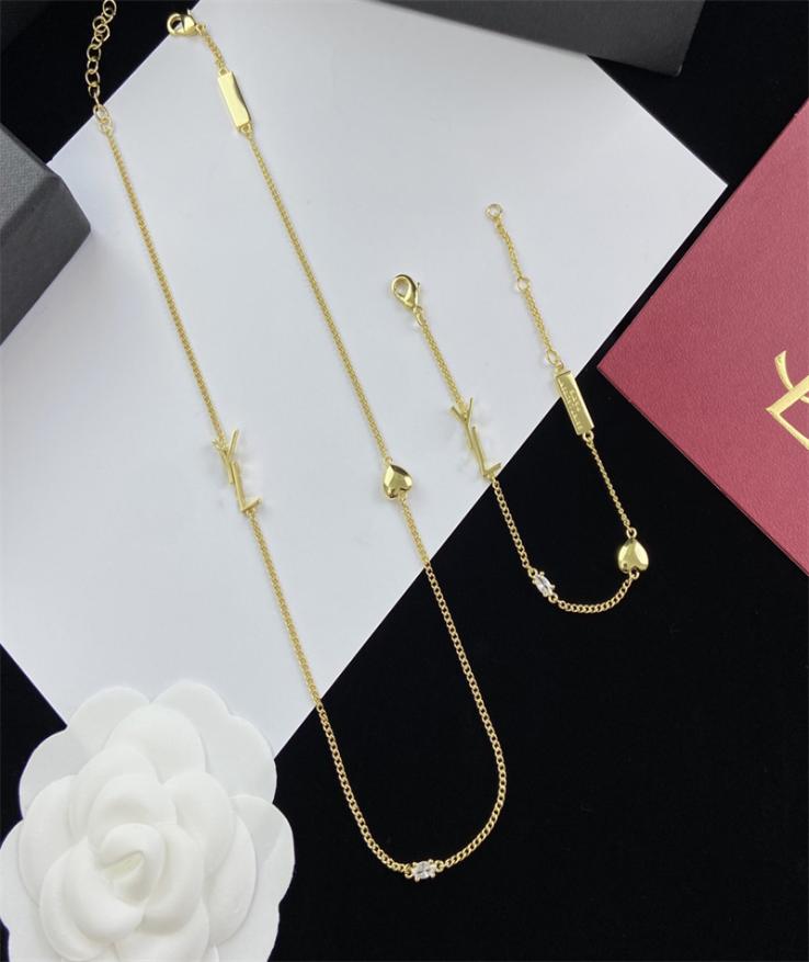 Luxury Designer Necklace Love Bracelet Fashion Necklace Chain Jewelry Ornaments Bracelets Crystal Wedding Gift Gold Plate Chains8603266
Luxury Designer Necklace Love Bracelet Fashion Necklace Chain Jewelry Ornaments Bracelets Crystal Wedding Gift Gold Plate Chains8603266