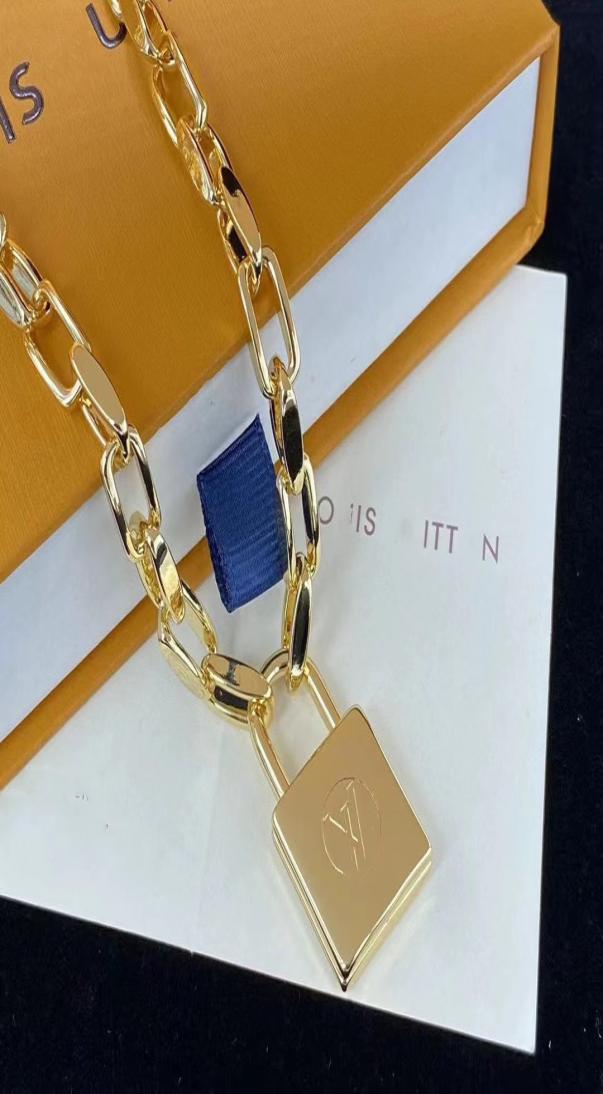 2023 New Luxury Chain Fashion Designer Jewelry 18k Gold Plated Stainless Steel Couple Wedding Bracelet Gift Accessories Wholesal4163257
2023 New Luxury Chain Fashion Designer Jewelry 18k Gold Plated Stainless Steel Couple Wedding Bracelet Gift Accessories Wholesal4163257