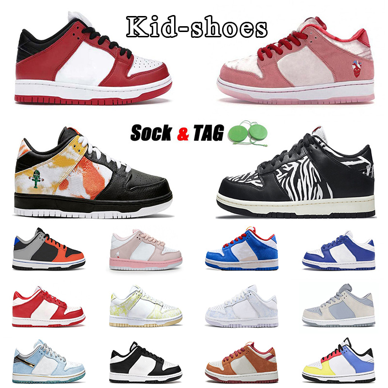original kids shoes retro panda chicago kids designer men women outdoor running shoes kentucky zebra kids sneakers raygum tie-bye strange love chunky dunky, Socks and tag
original kids shoes retro panda chicago kids designer men women outdoor running shoes kentucky zebra kids sneakers raygum tie-bye strange love chunky dunky, Socks and tag