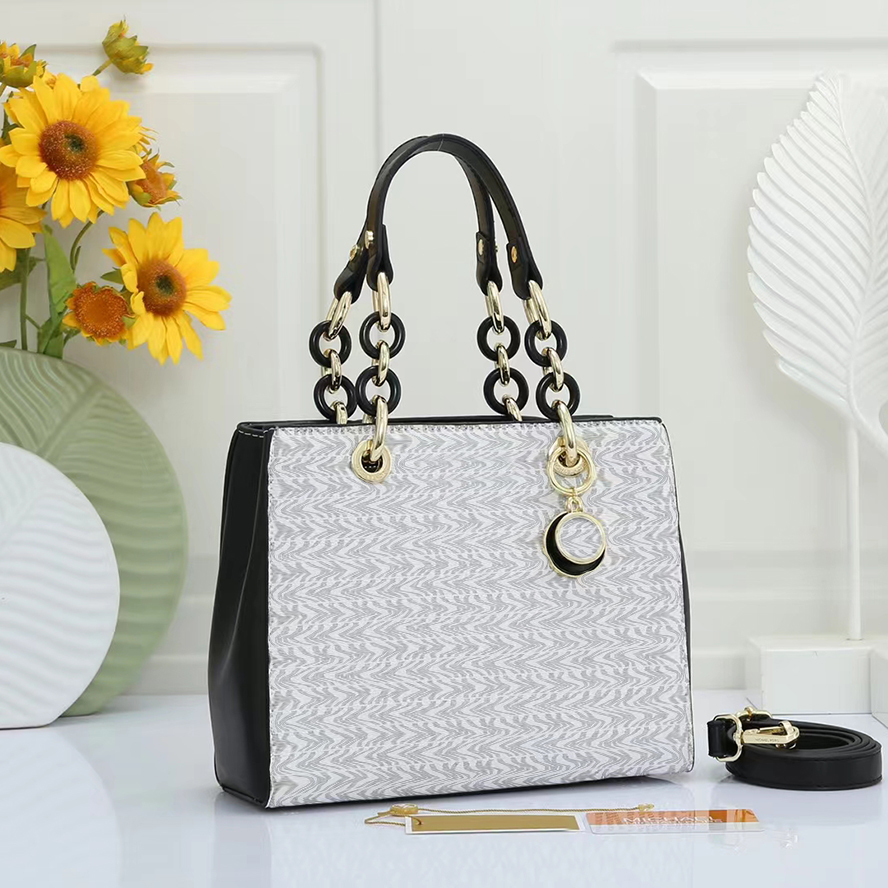 Classic Designer Women's Handbag Fashion Chain Shoulder Bag With Metal Tassels Accessories Large Capacity Crossbody Bag High Quality Girl Shopping Bag, Price differences
Classic Designer Women's Handbag Fashion Chain Shoulder Bag With Metal Tassels Accessories Large Capacity Crossbody Bag High Quality Girl Shopping Bag, Price differences