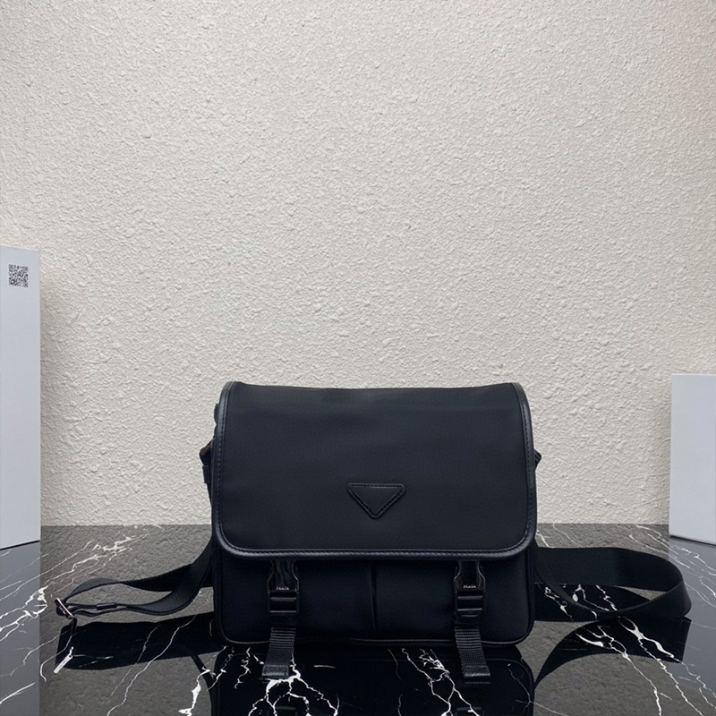 Designer bag 2VD769 Unisex nylon clamshell messenger Bag Classic leather border bag Fashion design mens shoulder bag crossbody bag, Black
Designer bag 2VD769 Unisex nylon clamshell messenger Bag Classic leather border bag Fashion design mens shoulder bag crossbody bag, Black