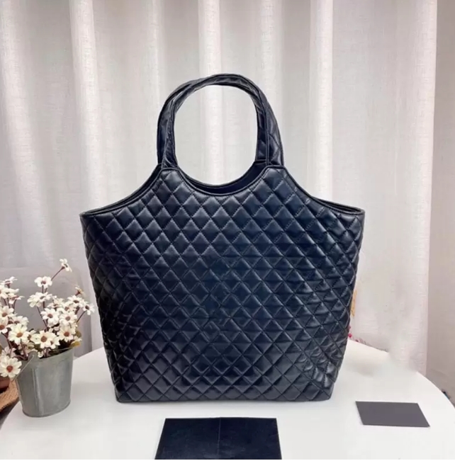 Luxury Designer Fashion leather bags high Quality Maxi Shopping Bag Real Leather Lambskin Quilted Tote Women Black Purse Shoulder Gold Chain Bags Clutch with box
Luxury Designer Fashion leather bags high Quality Maxi Shopping Bag Real Leather Lambskin Quilted Tote Women Black Purse Shoulder Gold Chain Bags Clutch with box