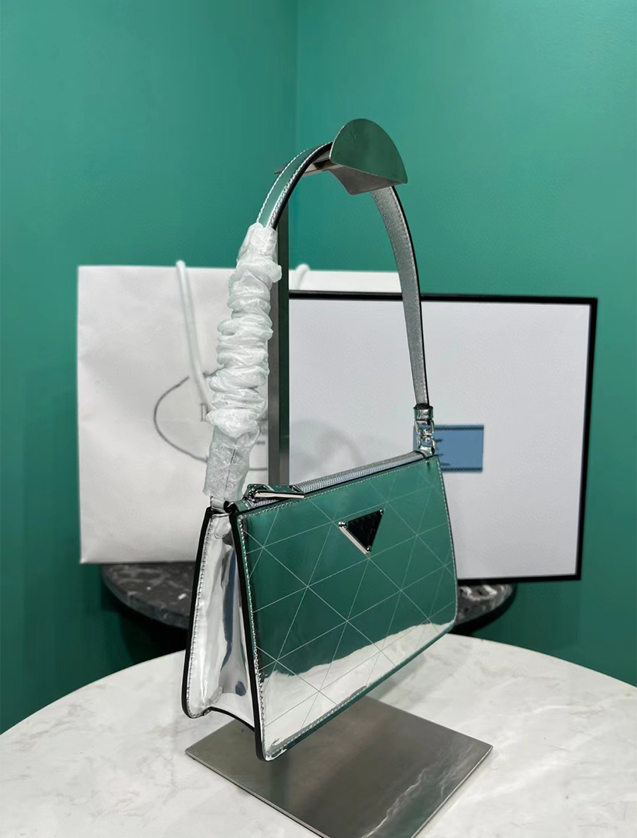 Women's bag fashion high-end quality simple leisure handbag model number 1BC155 SXK8858
Women's bag fashion high-end quality simple leisure handbag model number 1BC155 SXK8858