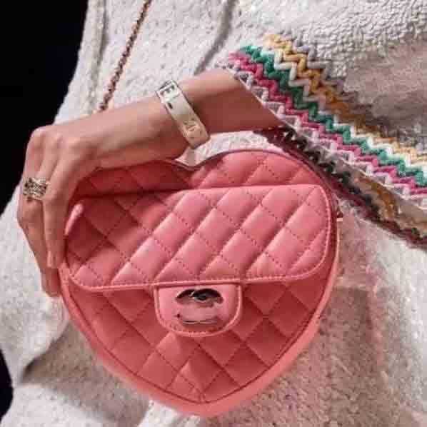 Designer Channel Cc Women Chanei Bag Gift Box Package Messenger Bag Shoulder Strap Versatile Temperament Women Casual Wallet Round Bag pink, Black
Designer Channel Cc Women Chanei Bag Gift Box Package Messenger Bag Shoulder Strap Versatile Temperament Women Casual Wallet Round Bag pink, Black