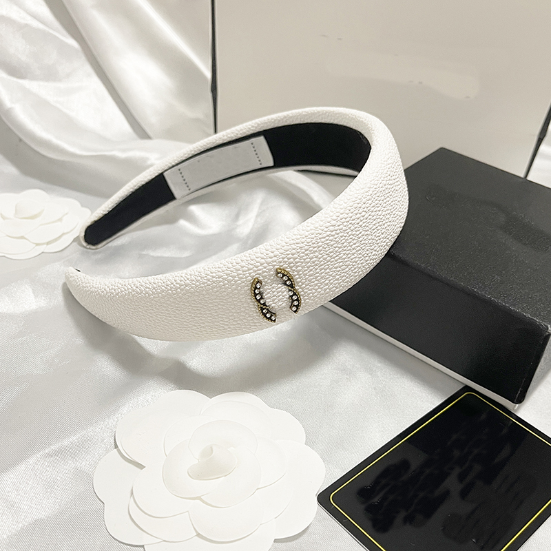 Luxury Fashion Designer Letters Headband Classics Pattern Print Hair Hoop Women Outdoor Recreation Breathable Headwear Accessorie
Luxury Fashion Designer Letters Headband Classics Pattern Print Hair Hoop Women Outdoor Recreation Breathable Headwear Accessorie