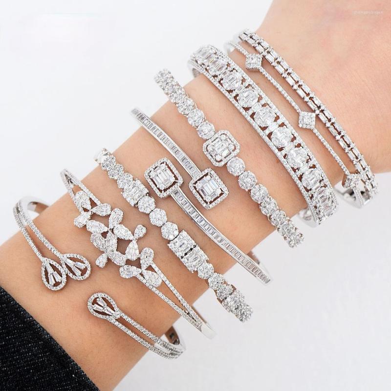 Bangle Soramoore Trendy Luxury Stackable Cuff Bangles For Women Wedding Full Cubic Zircon Crystal CZ Bridal Bracelets Party Jewelry
Bangle Soramoore Trendy Luxury Stackable Cuff Bangles For Women Wedding Full Cubic Zircon Crystal CZ Bridal Bracelets Party Jewelry