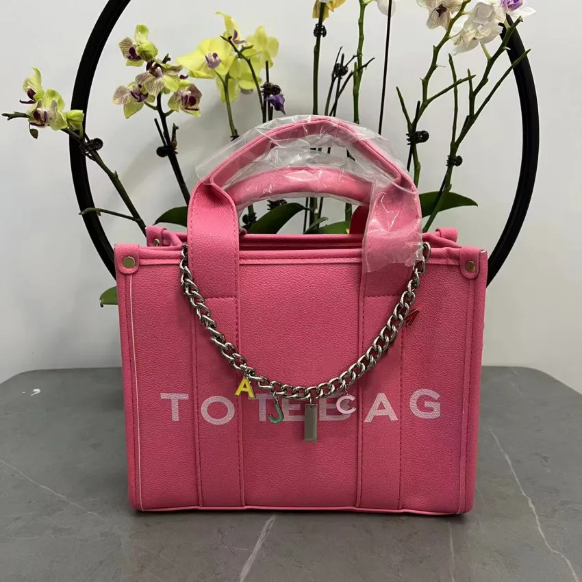 Quality Totes Bag Womens Handbags Shopping Bags Leather Large Capacity Crossbody Shoulder Bag Letter Chain Leather
Quality Totes Bag Womens Handbags Shopping Bags Leather Large Capacity Crossbody Shoulder Bag Letter Chain Leather