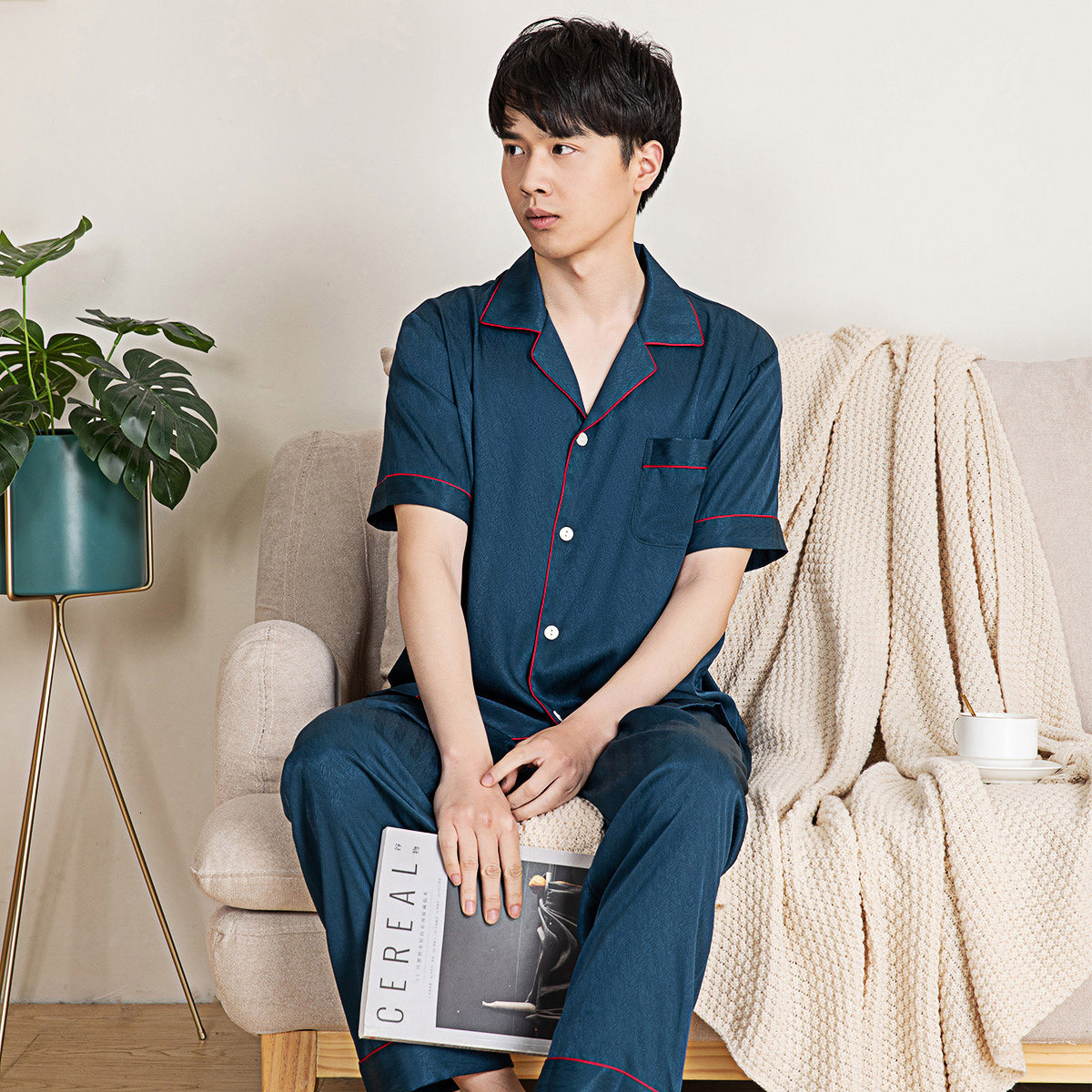 Men's Sleepwear Early Spring est Satin Chiffon Cool Comfortable Men's pajamas Loose Breathable Two Colors Sleepwear For Men 230317