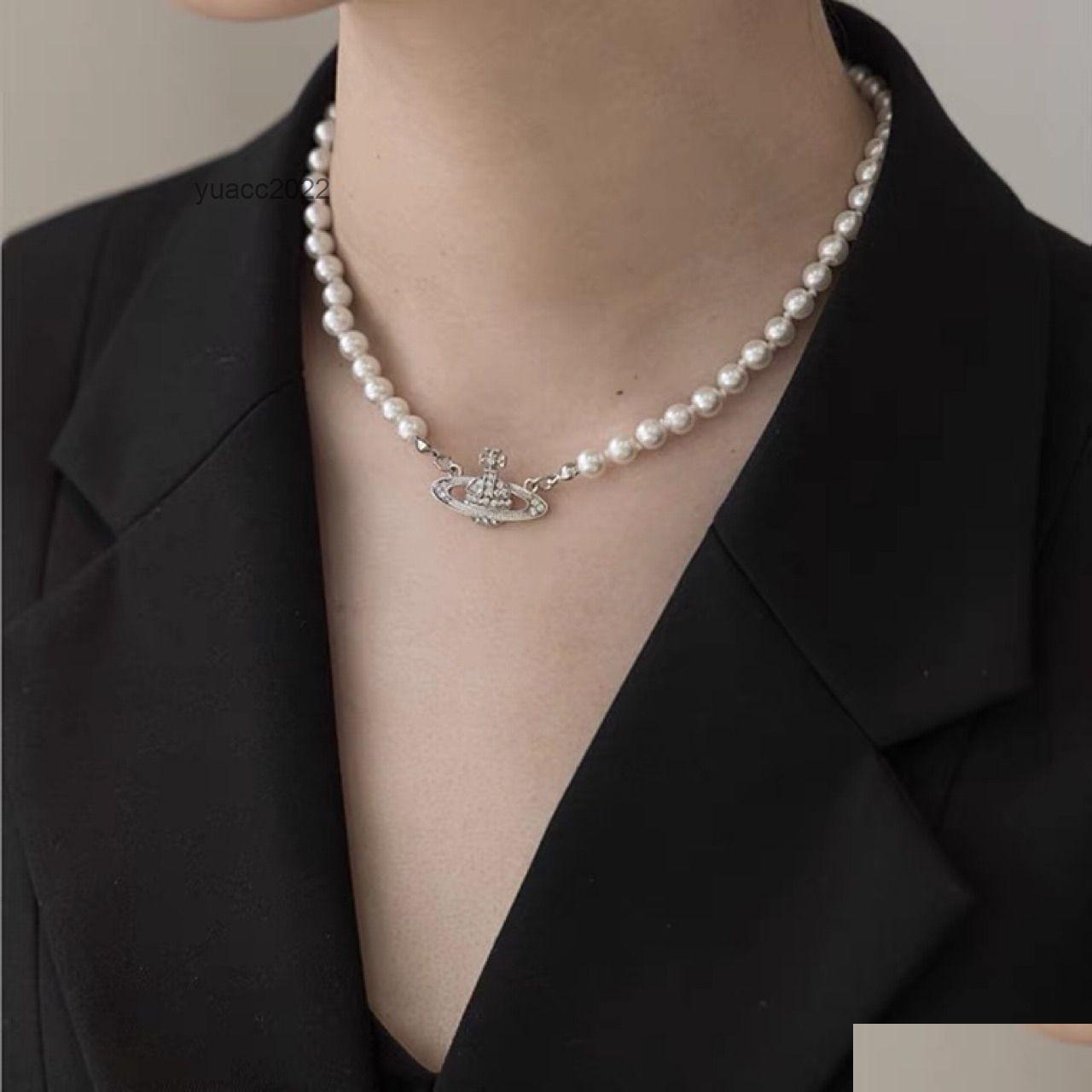 Pendant Necklaces Chaopai Diamond Encrusted Pearl Necklace Womens Net Red Light Luxury Vivian Westwood Fl Planet Clavicle Drop Deliv Dhzks
Pendant Necklaces Chaopai Diamond Encrusted Pearl Necklace Womens Net Red Light Luxury Vivian Westwood Fl Planet Clavicle Drop Deliv Dhzks