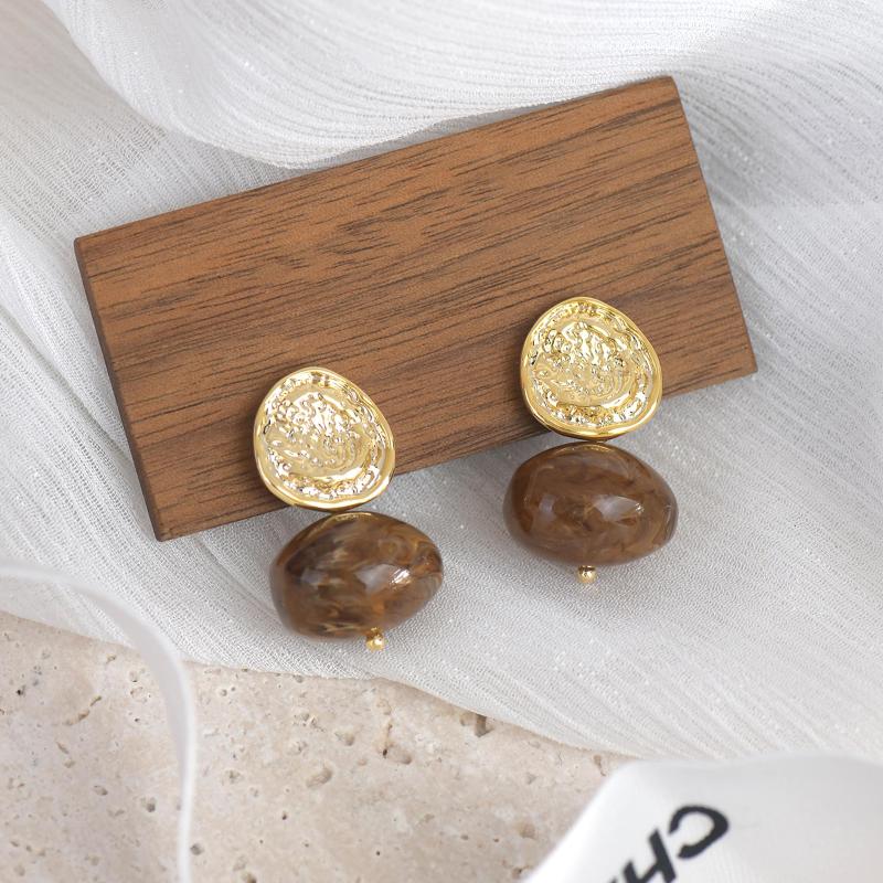 Hoop Earrings French Premium Coffee Autumn And Winter Simple Girl Heart Fashion Temperament Cool Wind
Hoop Earrings French Premium Coffee Autumn And Winter Simple Girl Heart Fashion Temperament Cool Wind
