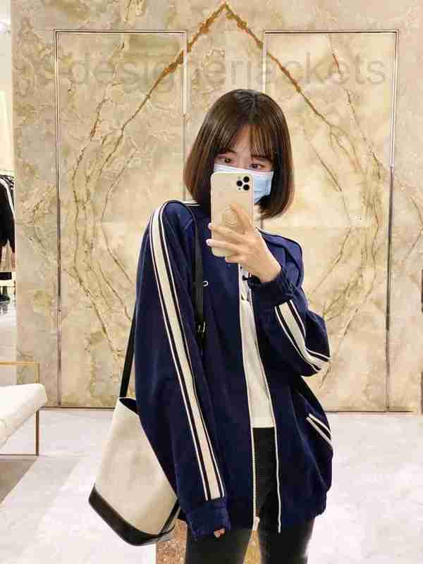 Women's Two Piece Pants designer 2023 Spring and Autumn New Unisex Blue School Uniform Coat Embroidered Letter Sportswear Set 1HOX, Blue lapel coat
Women's Two Piece Pants designer 2023 Spring and Autumn New Unisex Blue School Uniform Coat Embroidered Letter Sportswear Set 1HOX, Blue lapel coat