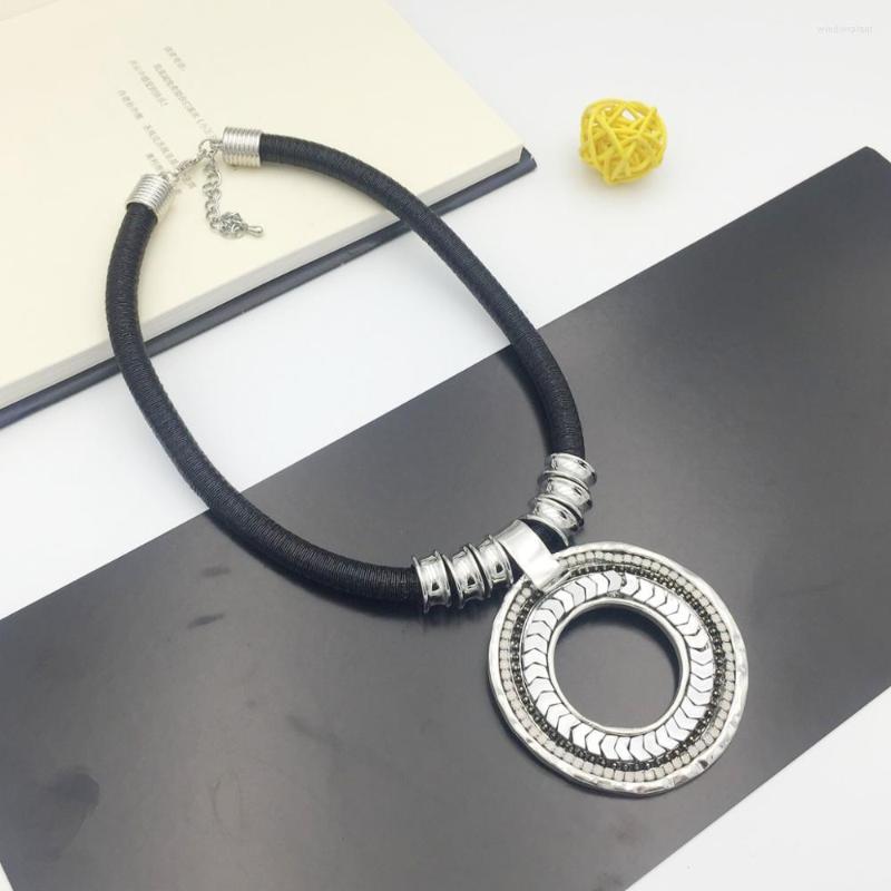 Pendant Necklaces Fashion Metal Big Circle Necklace Sweater Chain Female Rhinestone Decoration Accessories High Quality
Pendant Necklaces Fashion Metal Big Circle Necklace Sweater Chain Female Rhinestone Decoration Accessories High Quality