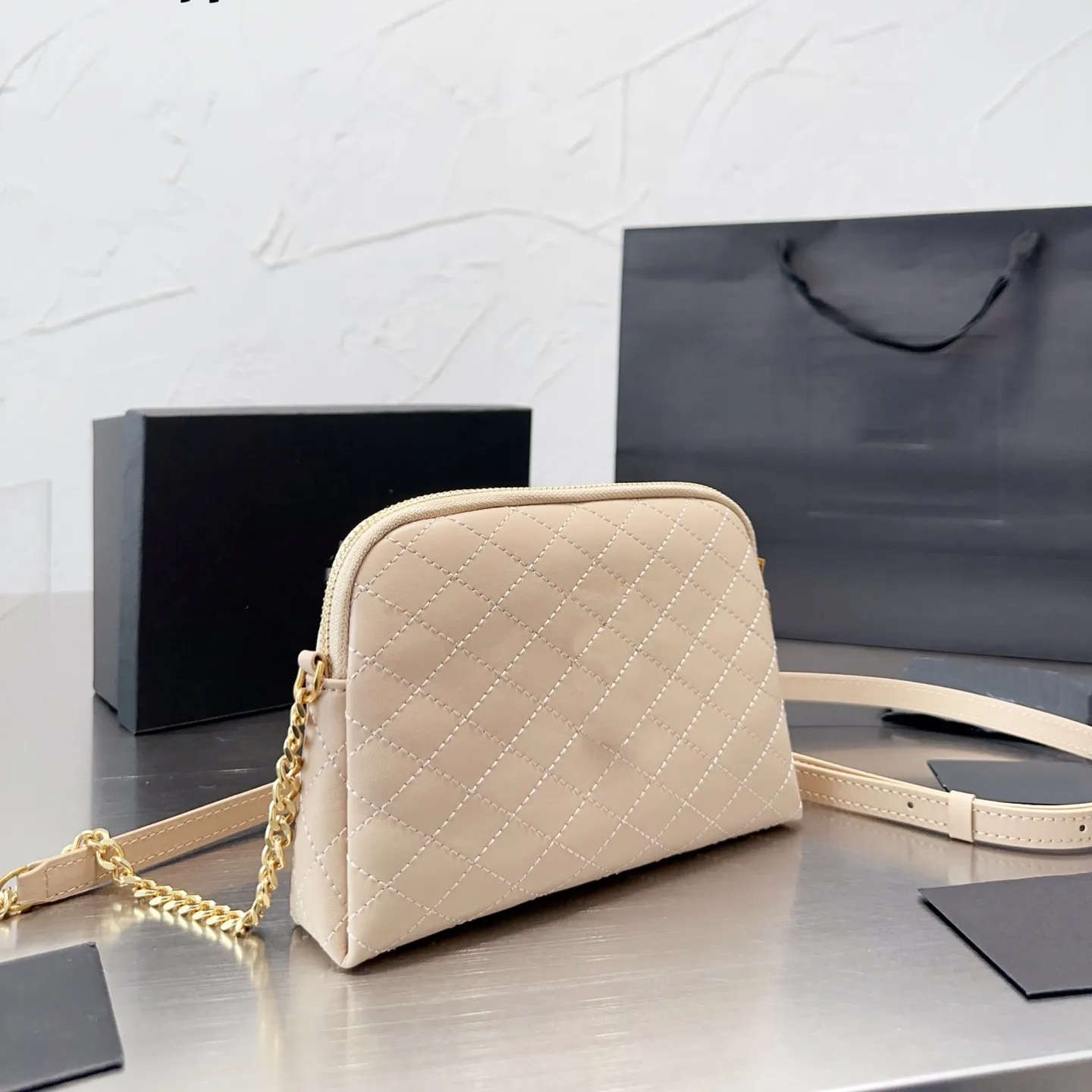 Designer Bags Fashion Mini Shell Bag designer bags Large Capacity Tote handbags Women Shopping Classic Shoulder bags Lady Purse, White
Designer Bags Fashion Mini Shell Bag designer bags Large Capacity Tote handbags Women Shopping Classic Shoulder bags Lady Purse, White