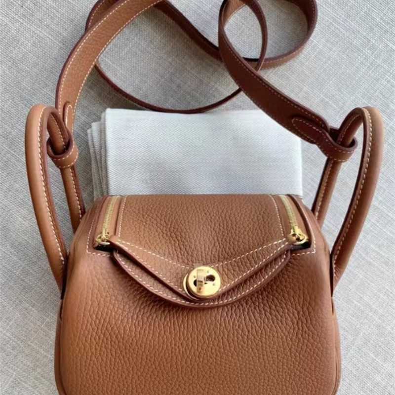 Lindys women's handbag H ermes bag mini semi-handmade wax thread sewing TC leather mini bag single shoulder diagonal pillow bag 26, Elephant gray
Lindys women's handbag H ermes bag mini semi-handmade wax thread sewing TC leather mini bag single shoulder diagonal pillow bag 26, Elephant gray