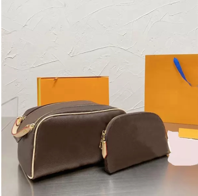 Luxury Designer Fashion leather bags wallet Mini Cosmetic Bag Brown Flower Handbag Leather Cowhide Trimmings Purse Luxury Designers Clutch Zipper Box Bagomens
Luxury Designer Fashion leather bags wallet Mini Cosmetic Bag Brown Flower Handbag Leather Cowhide Trimmings Purse Luxury Designers Clutch Zipper Box Bagomens